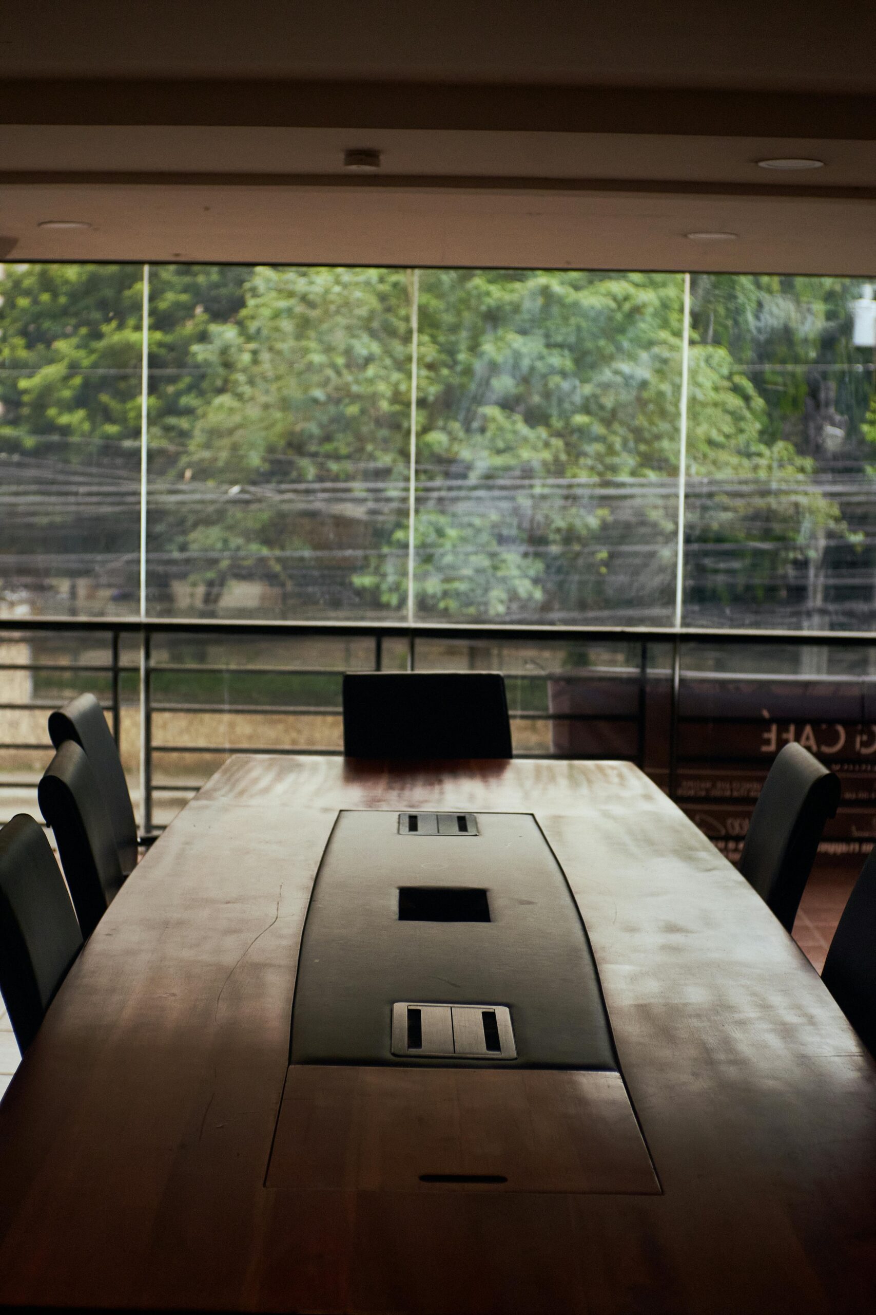 Image of empty board room symbolic of why good leaders leave organizations